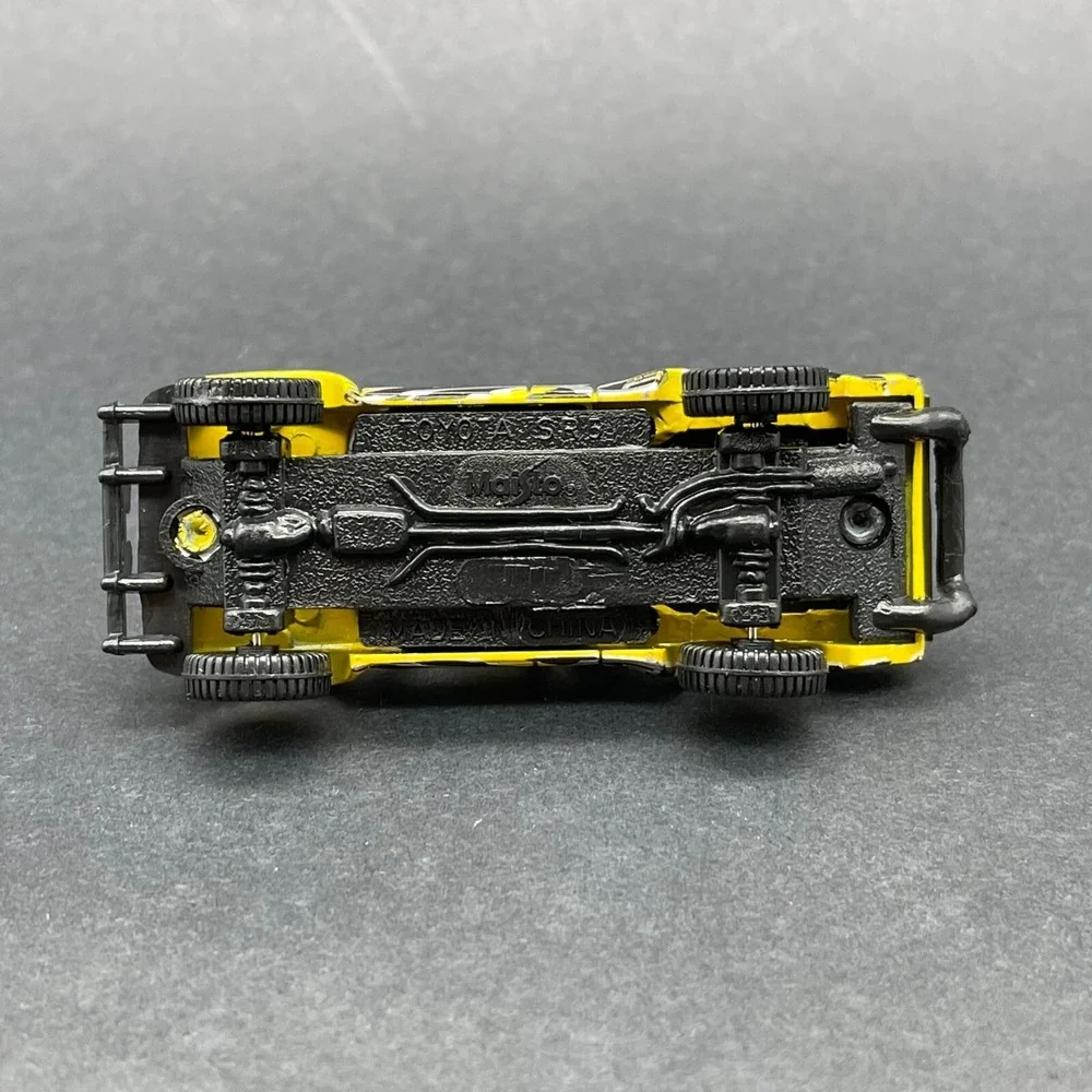 Maisto Tonka '86 Toyota SR5 Prerunner Pickup Truck Yellow 1/64 WorkingSuspension